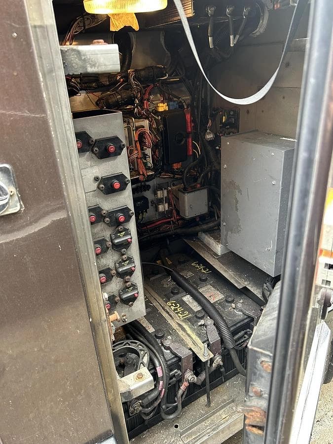 2005 Prevost H3-45 Coach - Image 10