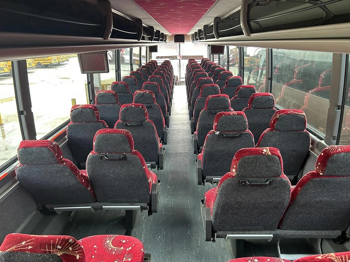2005 Prevost H3-45 Coach - Image 6