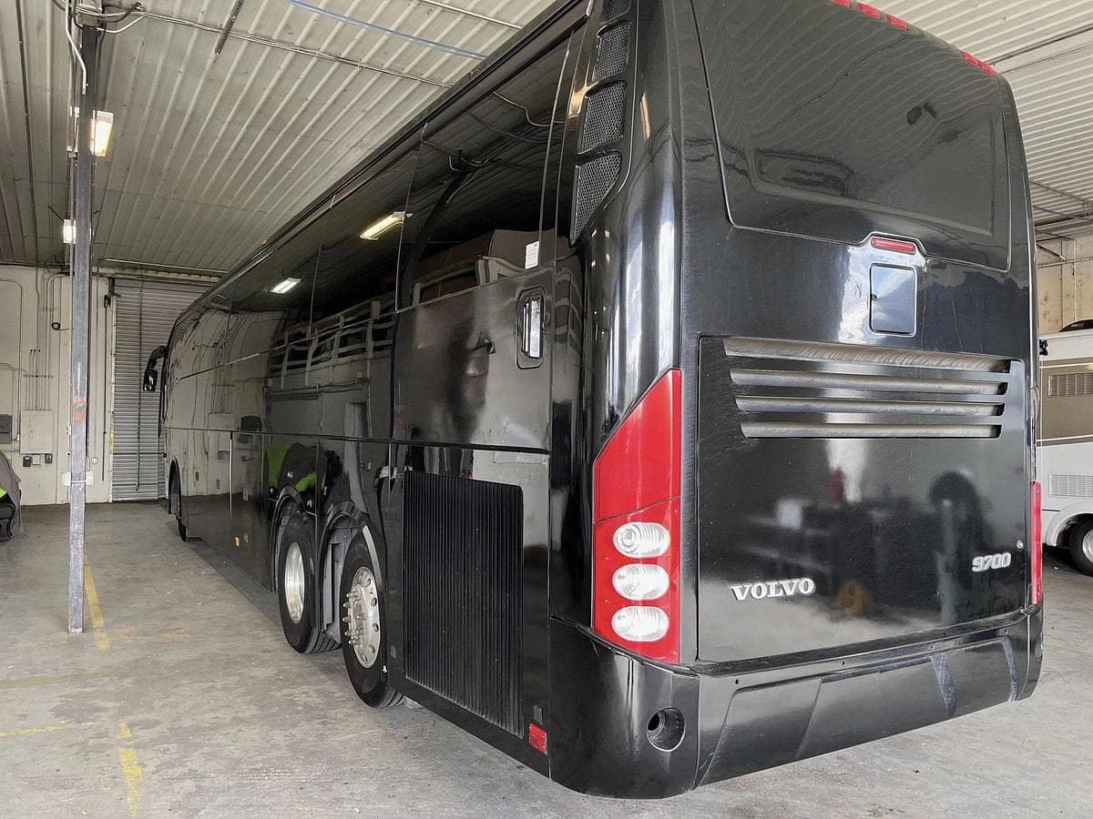 2017 Volvo 9700 Coach - Image 2