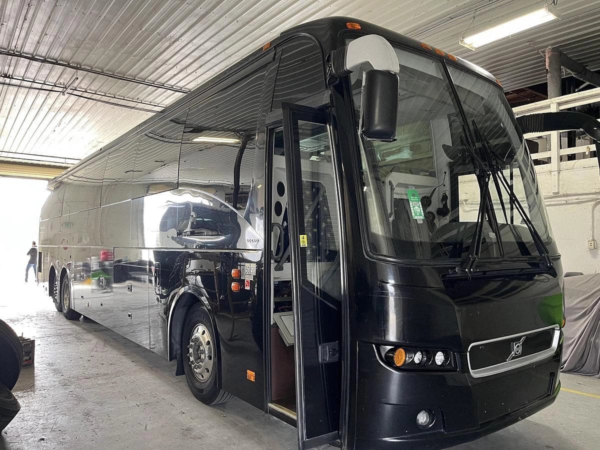2017 Volvo 9700 Coach - Image 4