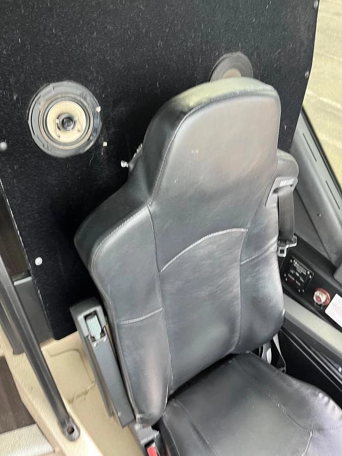 2016 Prevost H3-45 ADA Coach Bus - Image 2