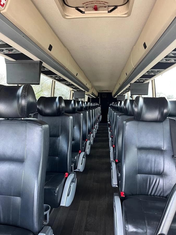 2016 Prevost H3-45 ADA Coach Bus - Image 3