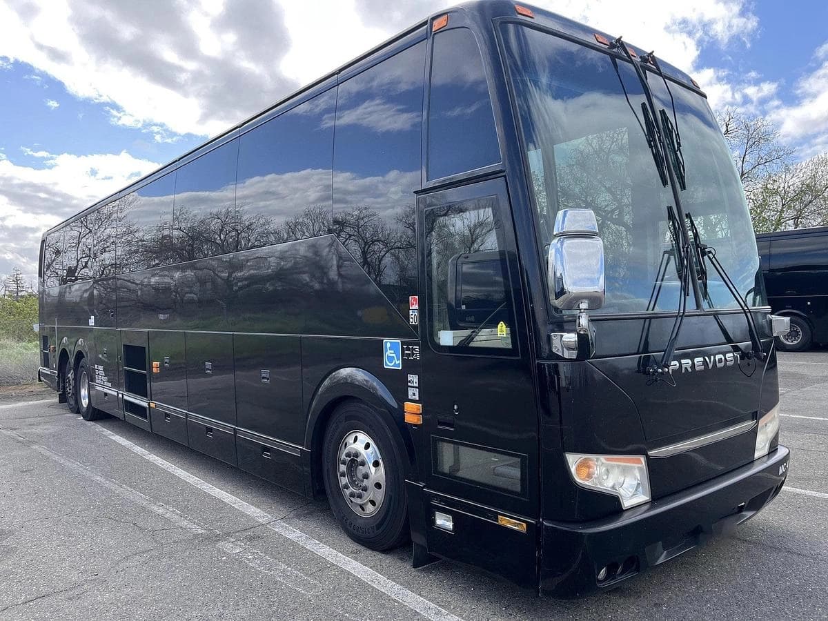 2016 Prevost H3-45 ADA Coach Bus - Image 6