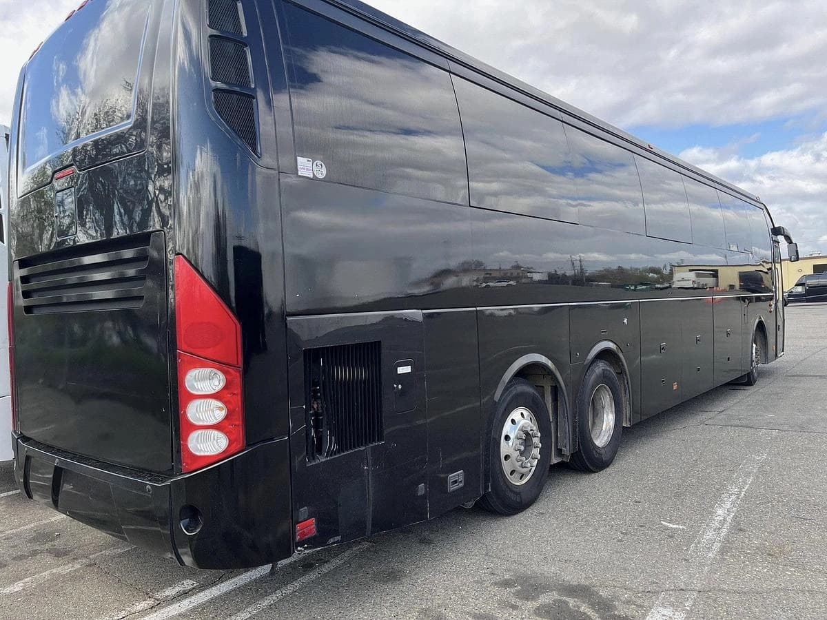 2018 Volvo 9700 Coach - Image 2