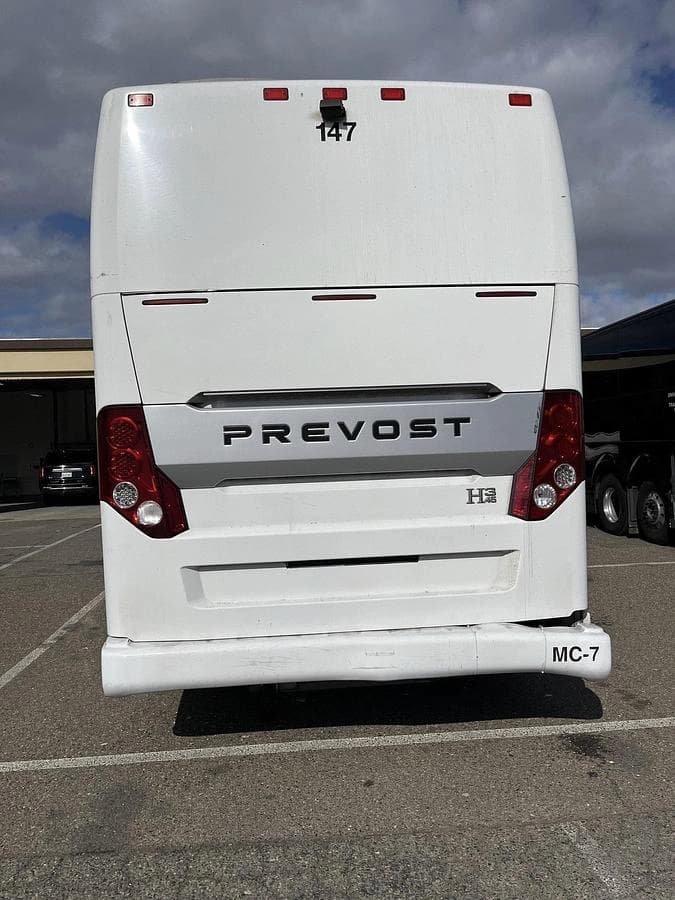 2018 Prevost H3-45 Coach Bus - Image 4