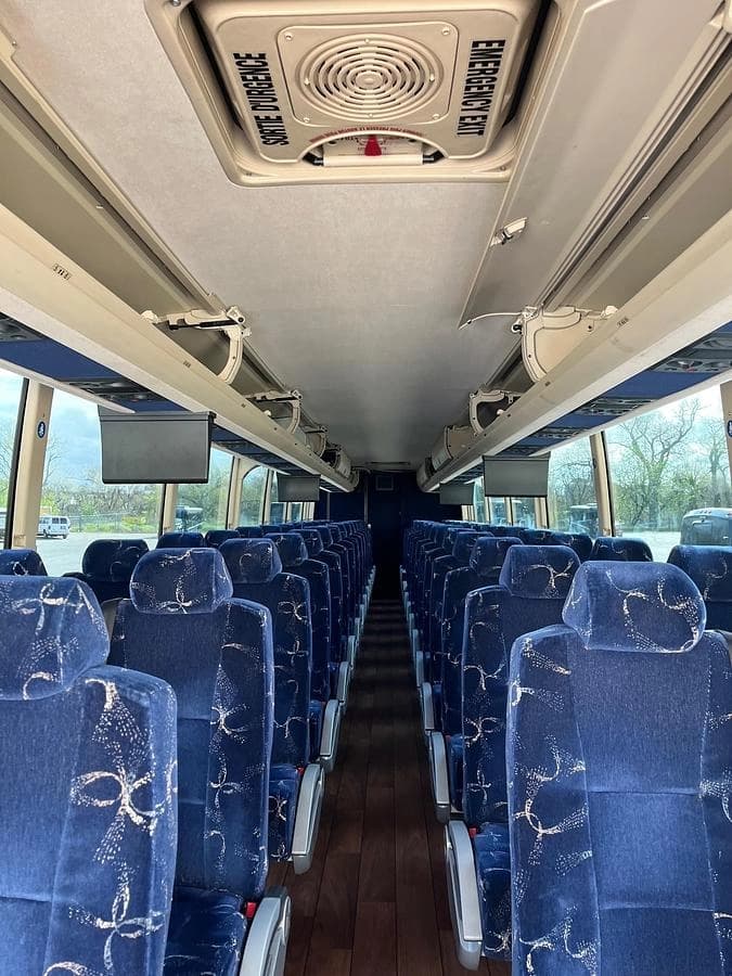 2018 Prevost H3-45 Coach Bus - Image 6