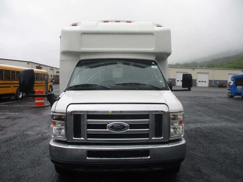 2019 Ford E450 Glaval Shuttle Bus - Image 3
