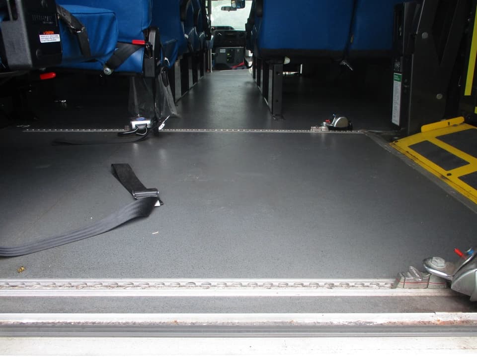 2019 Ford E450 Glaval Shuttle Bus - Image 11