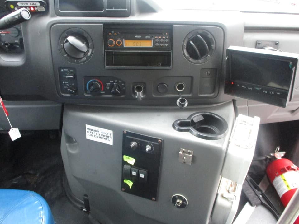 2019 Ford E450 Glaval Shuttle Bus - Image 18