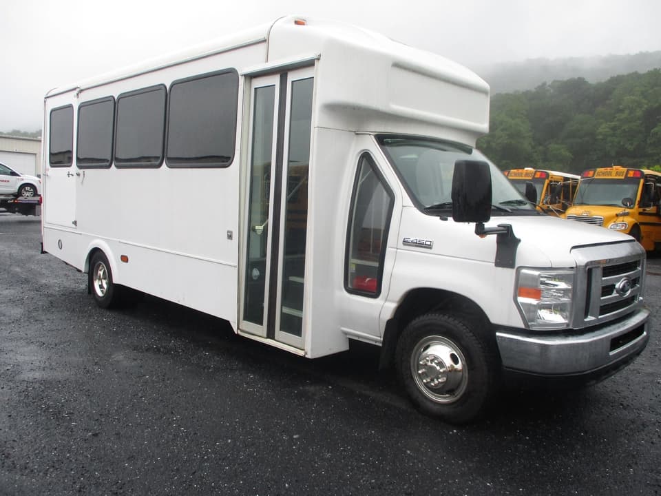 2019 Ford E450 Glaval Shuttle Bus - Image 1
