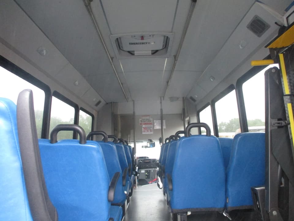 2019 Ford E450 Glaval Shuttle Bus - Image 23