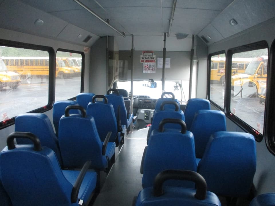2019 Ford E450 Glaval Shuttle Bus - Image 27