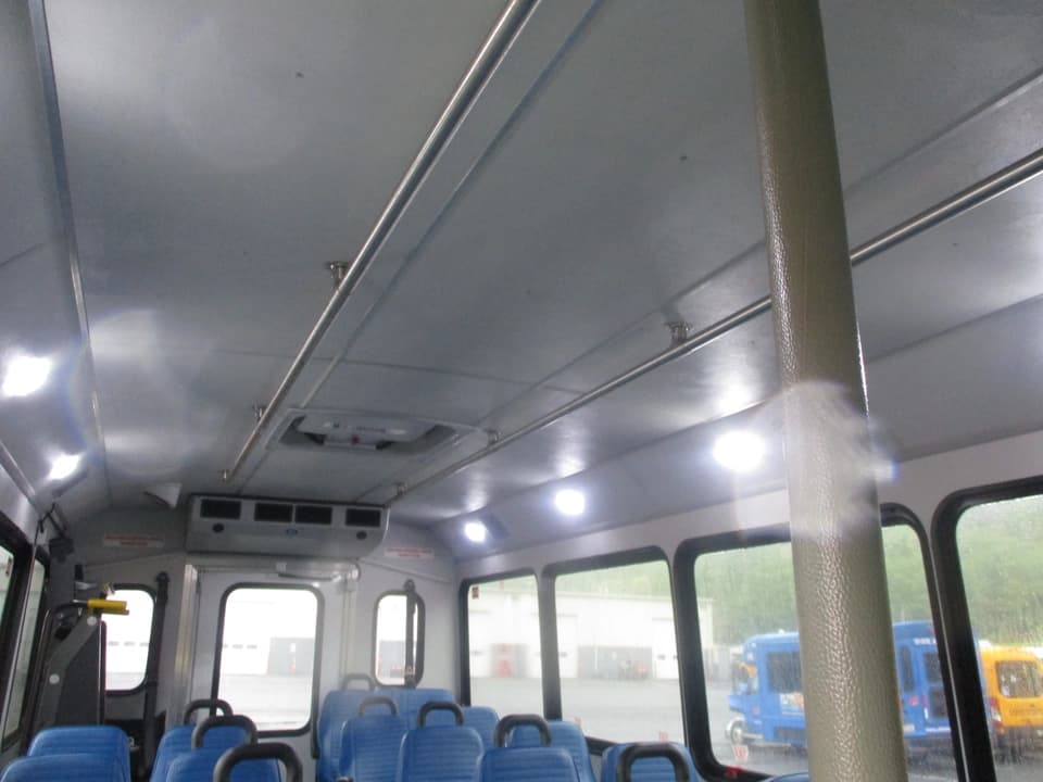 2019 Ford E450 Glaval Shuttle Bus - Image 28