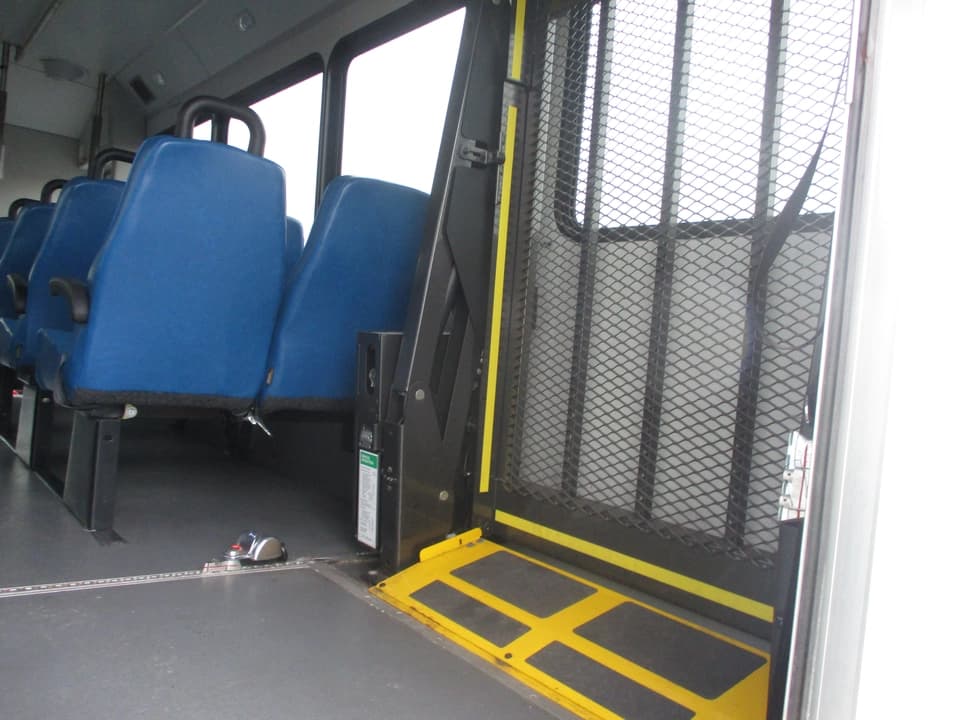 2019 Ford E450 Glaval Shuttle Bus - Image 30