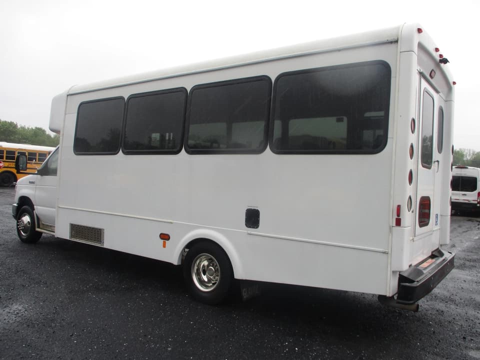 2019 Ford E450 Glaval Shuttle Bus - Image 7