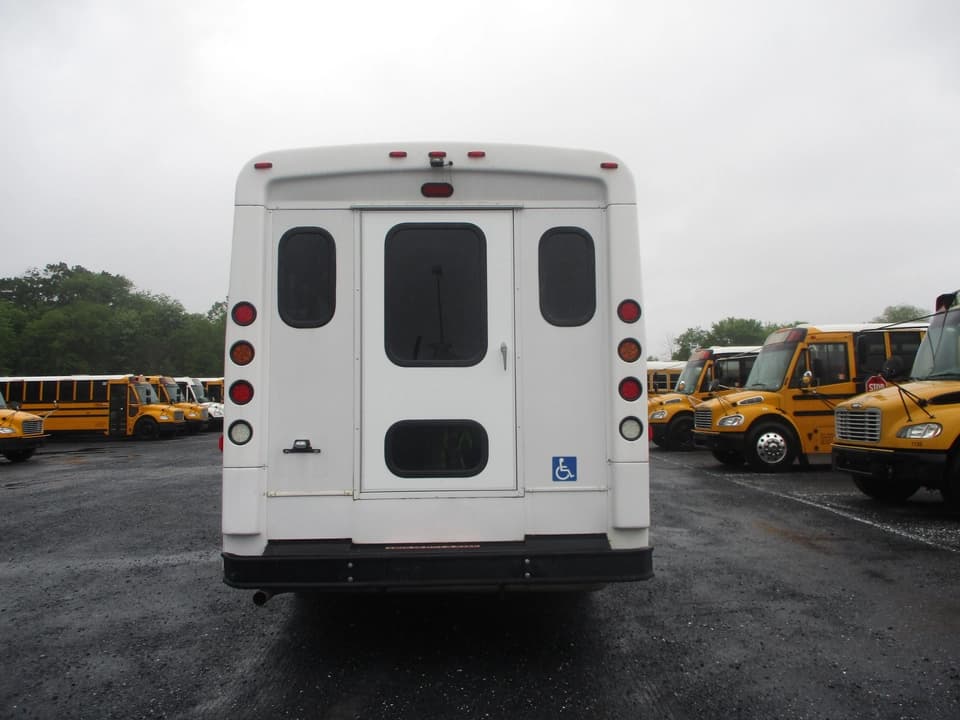 2019 Ford E450 Glaval Shuttle Bus - Image 9