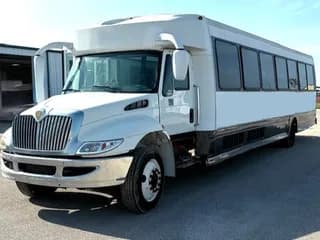 2013 IH Starcraft XLT bus