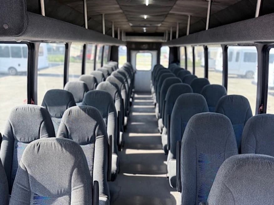 2013 IH Starcraft XLT Shuttle Bus - Image 4