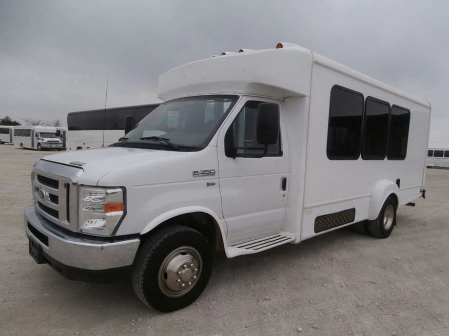 2016 Ford E350 Goshen - Image 1