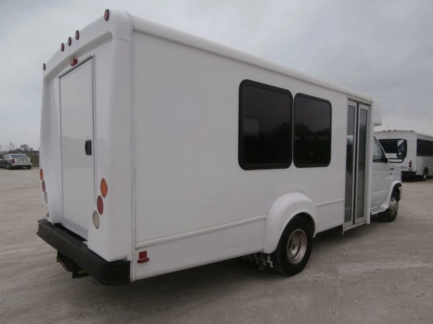 2016 Ford E350 Goshen - Image 2