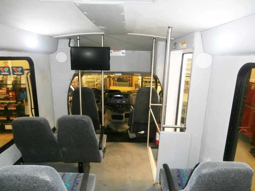 2016 Ford E350 Goshen - Image 3