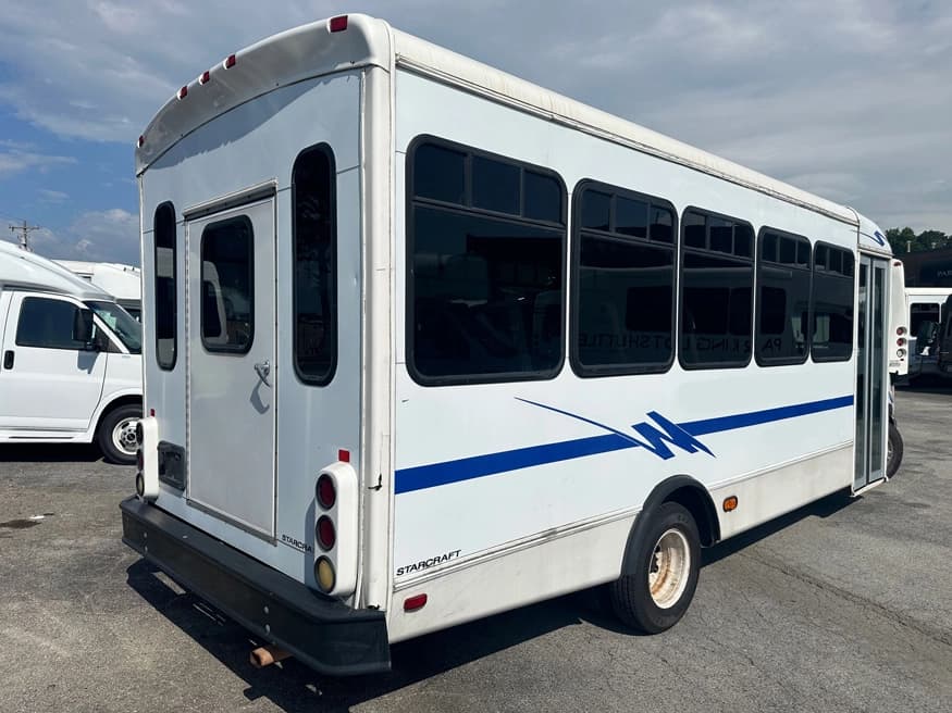 2006 Ford E450 Starcraft Allstar - Image 2