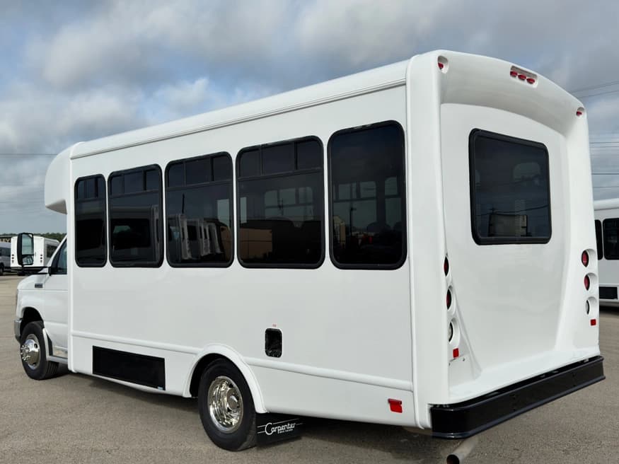 2017 Ford E350 Starcraft Allstar - Image 2