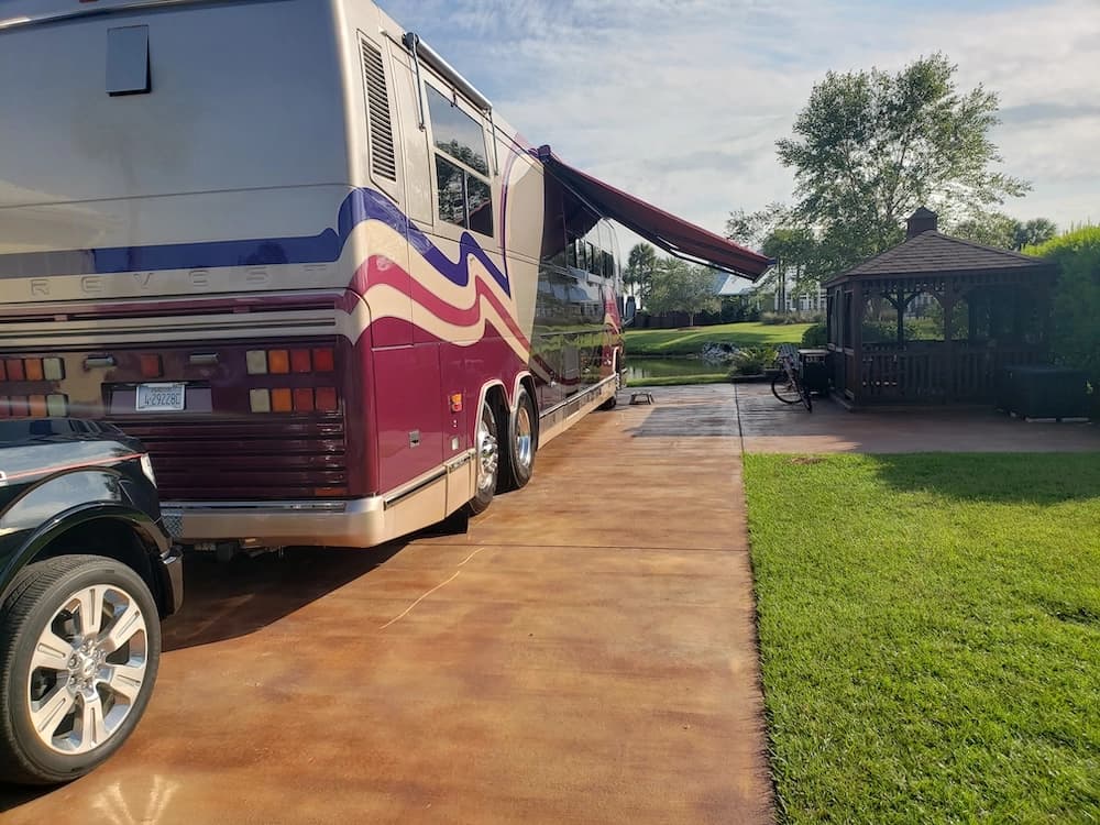 1997 Prevost Featherlite H3-45 Motorcoach Conversion - Image 2