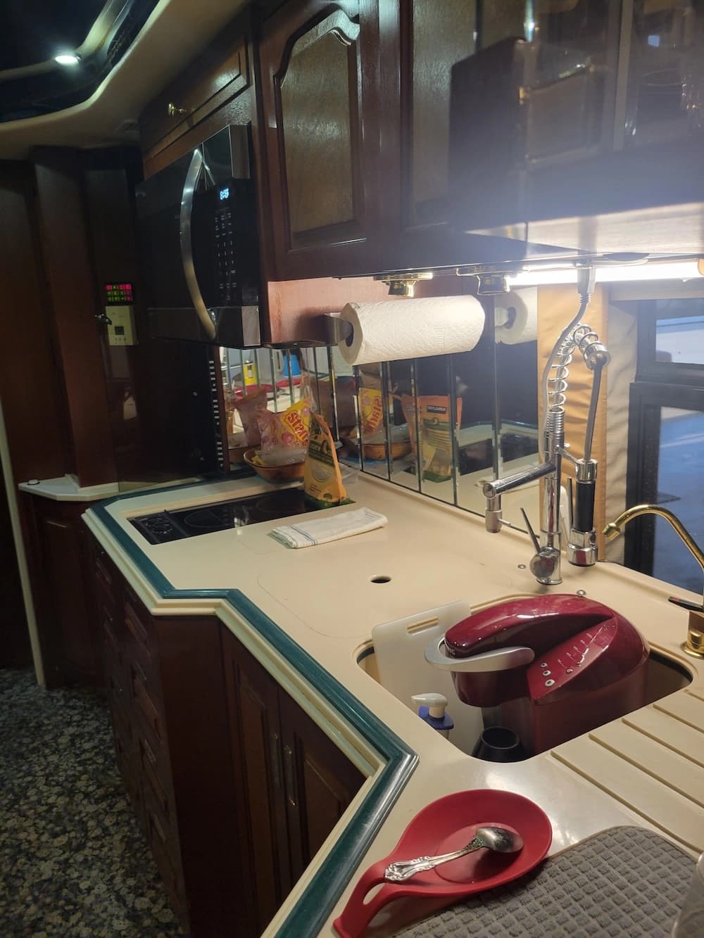1997 Prevost Featherlite H3-45 Motorcoach Conversion - Image 10