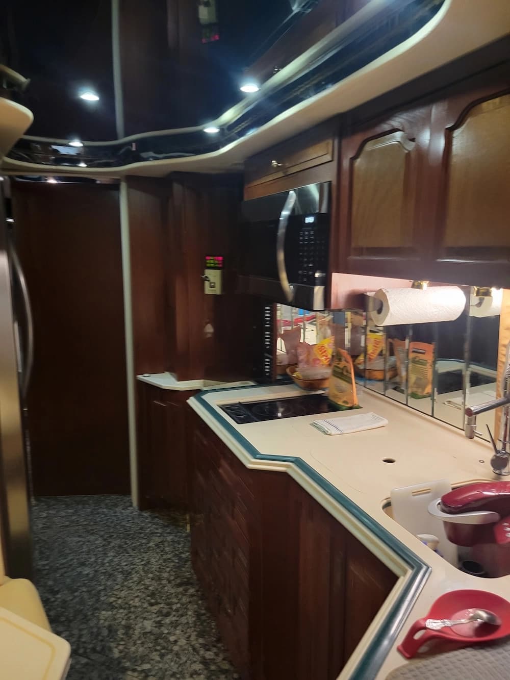 1997 Prevost Featherlite H3-45 Motorcoach Conversion - Image 13