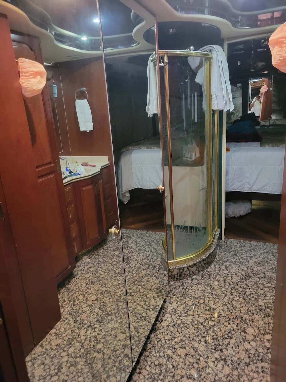1997 Prevost Featherlite H3-45 Motorcoach Conversion - Image 15