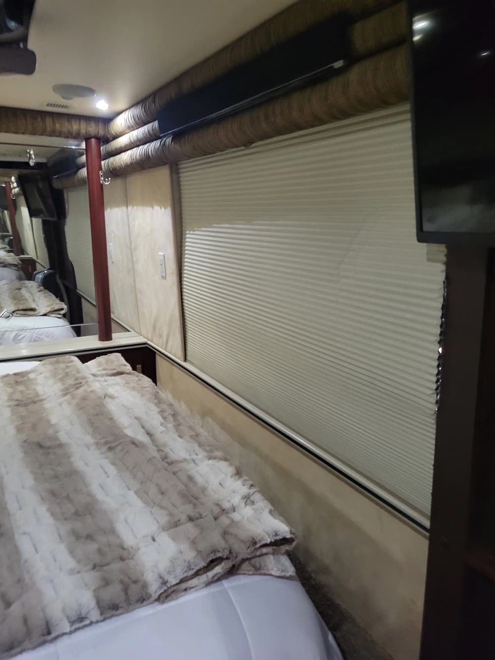 1997 Prevost Featherlite H3-45 Motorcoach Conversion - Image 18