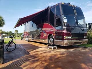 1997 Prevost (NFI) Featherlite H3-45 bus