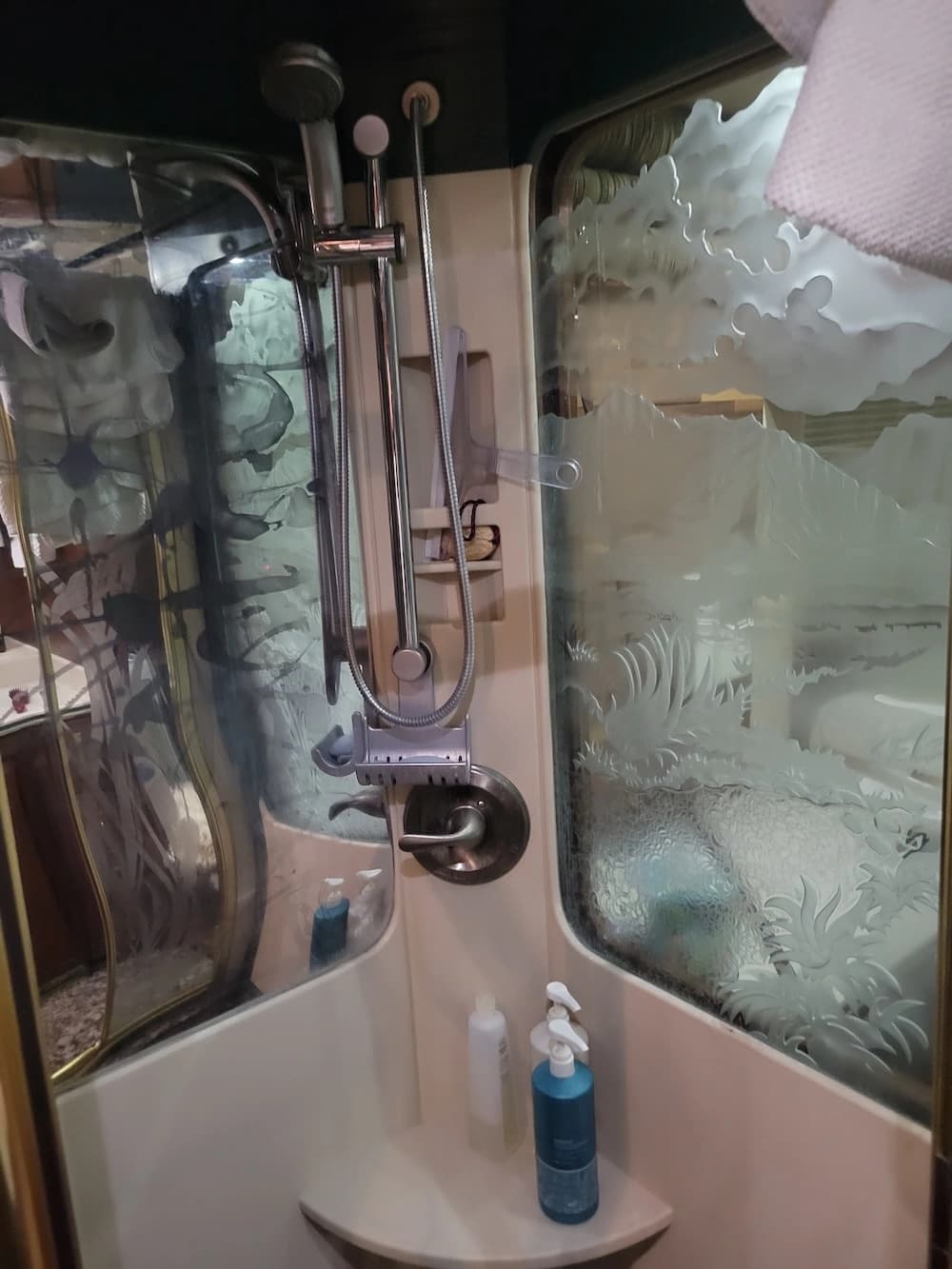 1997 Prevost Featherlite H3-45 Motorcoach Conversion - Image 23