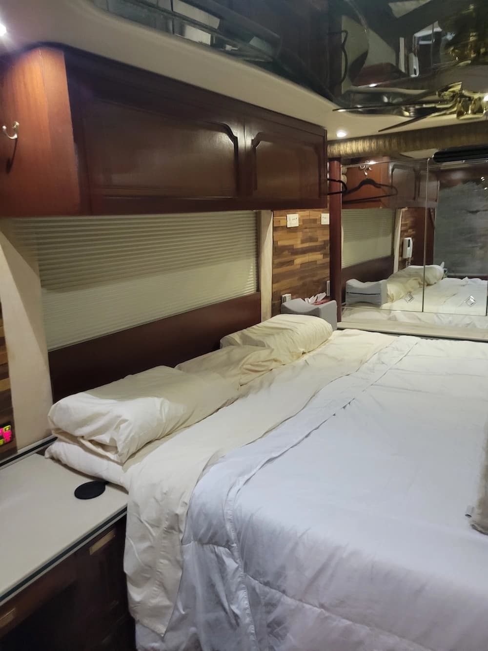 1997 Prevost Featherlite H3-45 Motorcoach Conversion - Image 24