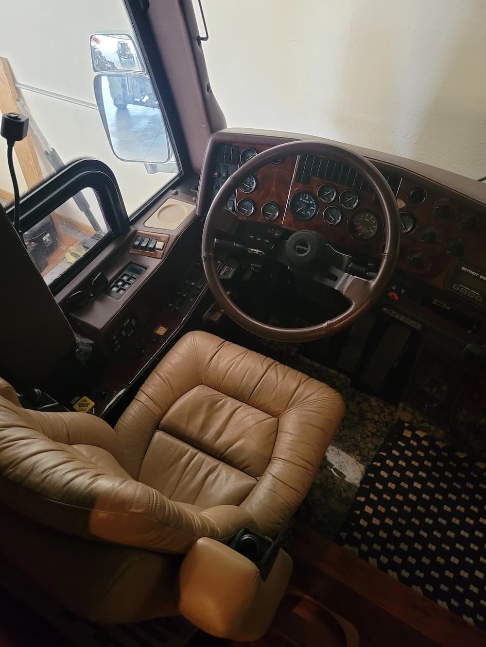 1997 Prevost Featherlite H3-45 Motorcoach Conversion - Image 26