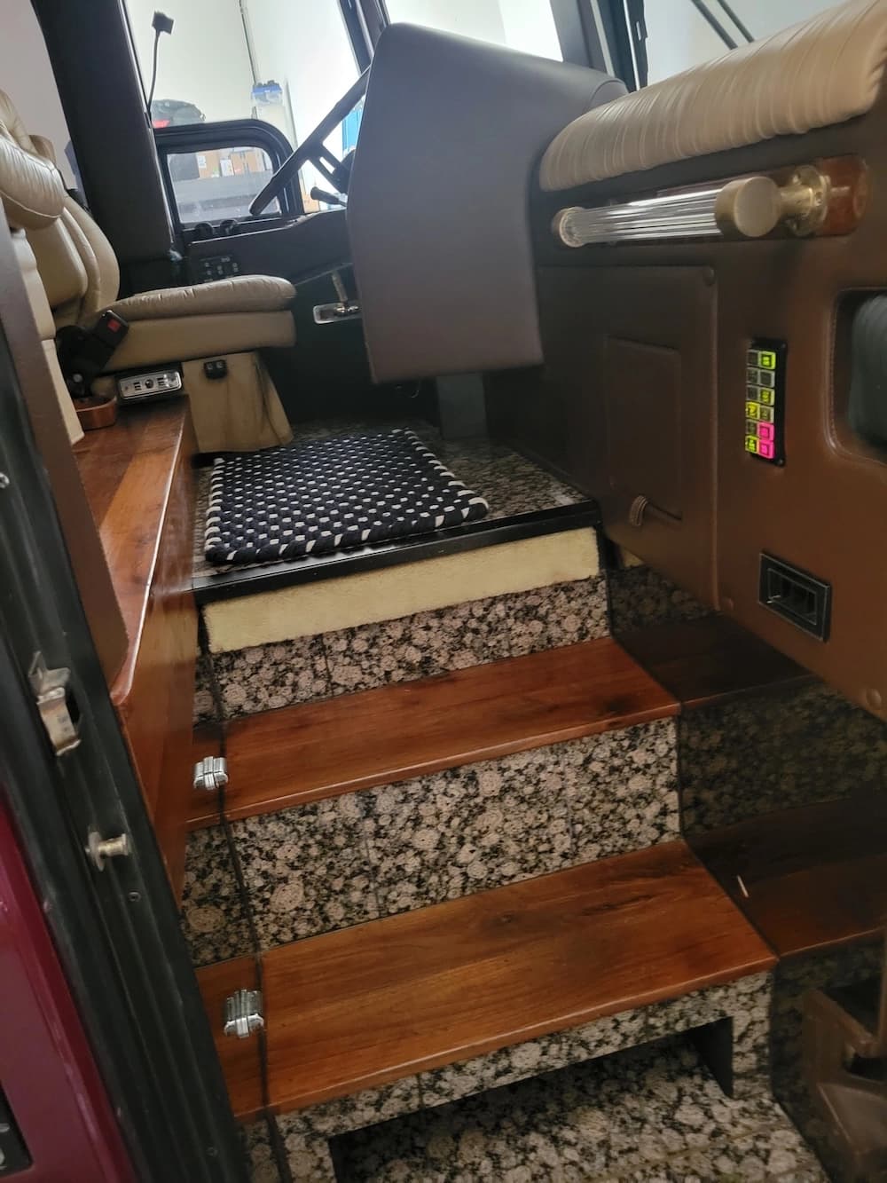 1997 Prevost Featherlite H3-45 Motorcoach Conversion - Image 5