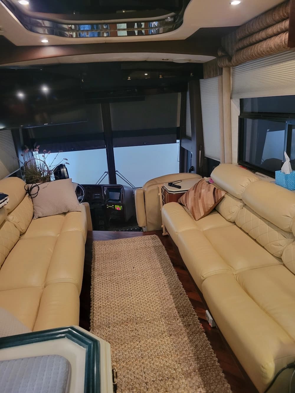 1997 Prevost Featherlite H3-45 Motorcoach Conversion - Image 8