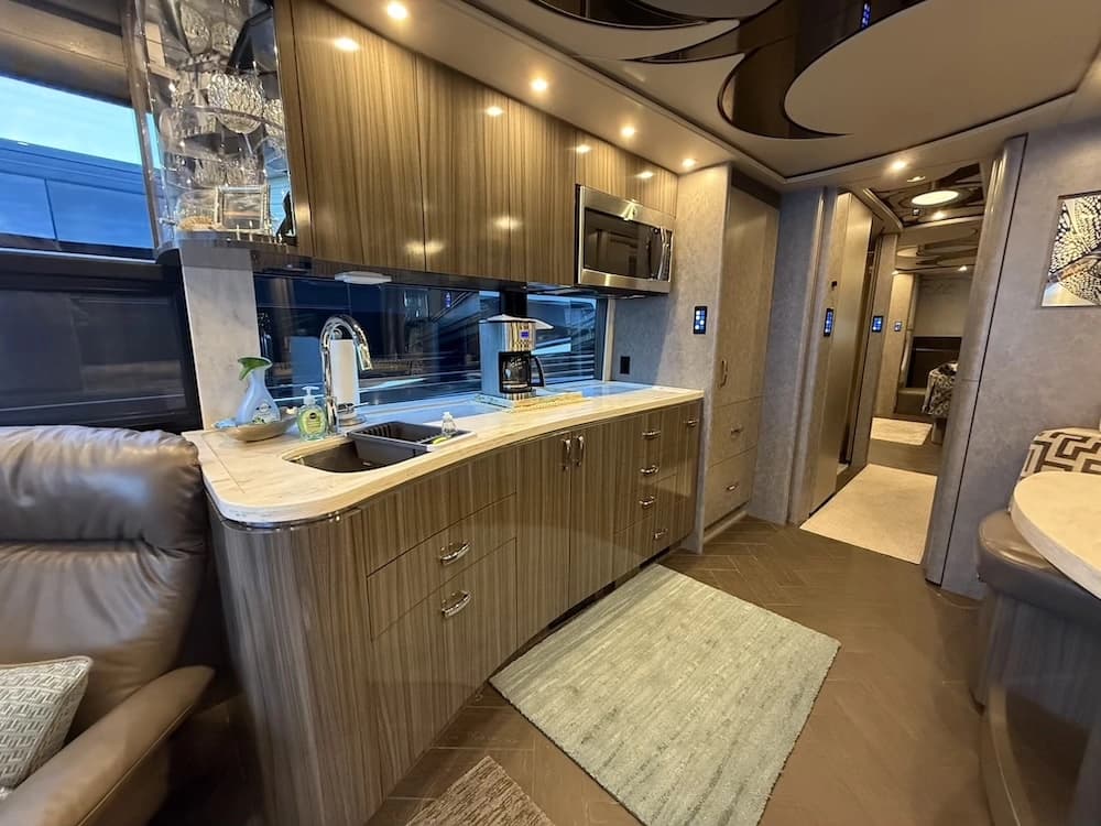 2018 Prevost Marathon X3 Motorcoach - Image 12