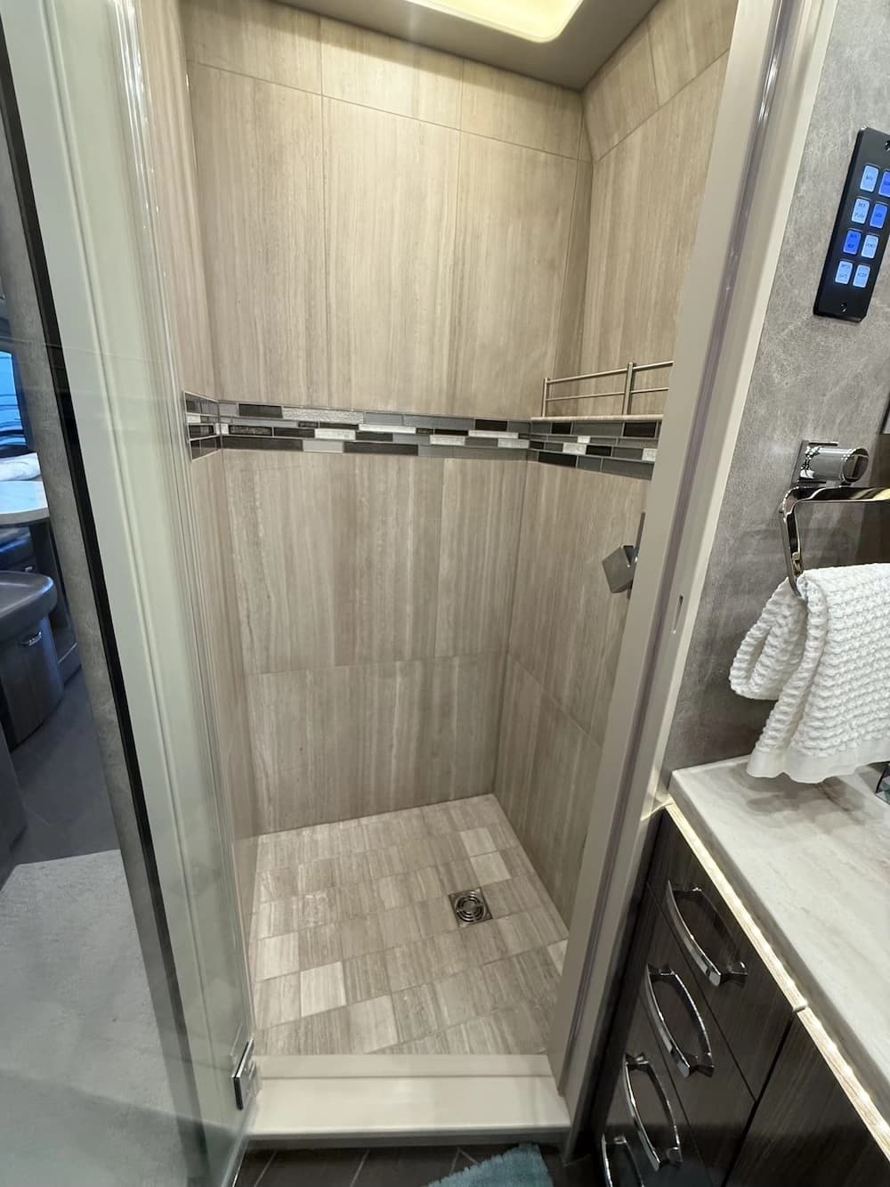 2018 Prevost Marathon X3 Motorcoach - Image 18