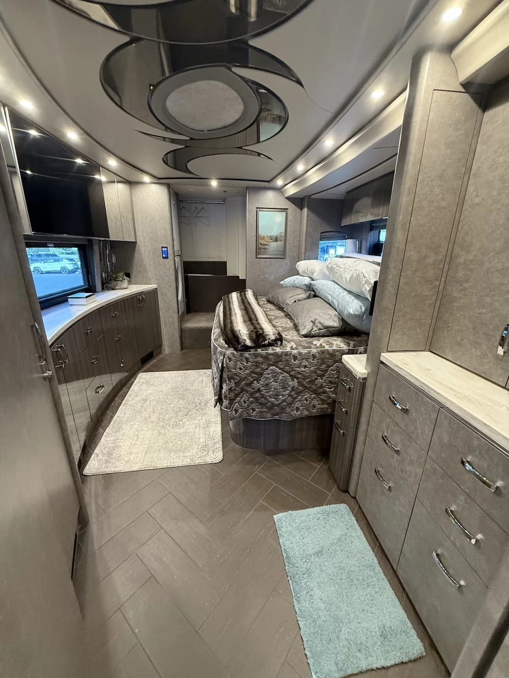 2018 Prevost Marathon X3 Motorcoach - Image 19