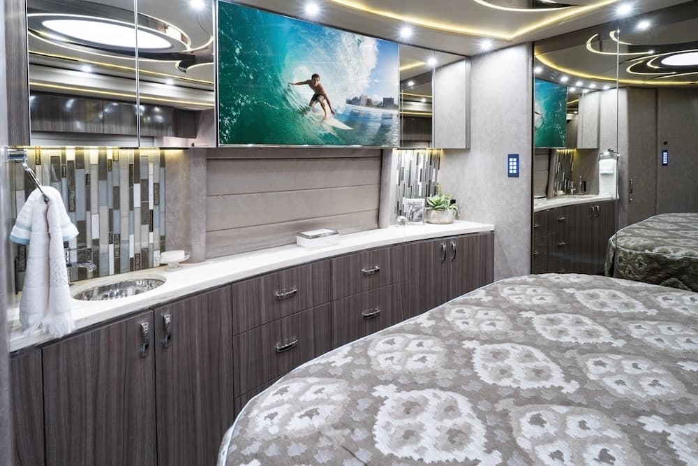2018 Prevost Marathon X3 Motorcoach - Image 20