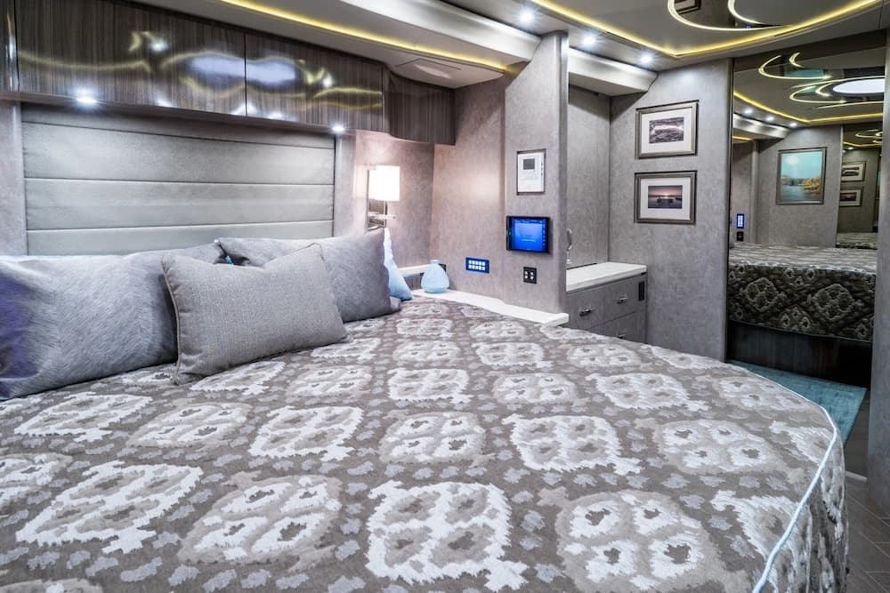 2018 Prevost Marathon X3 Motorcoach - Image 22