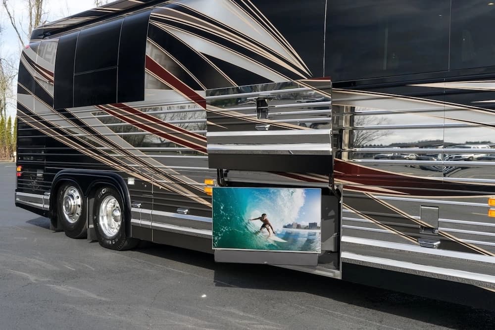2018 Prevost Marathon X3 Motorcoach - Image 24