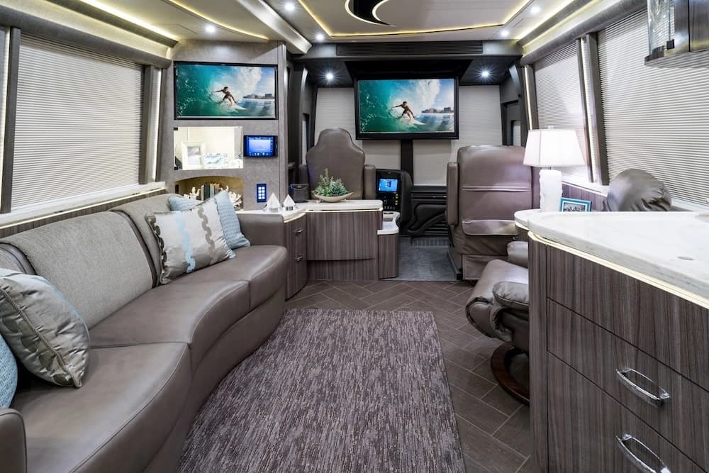 2018 Prevost Marathon X3 Motorcoach - Image 5