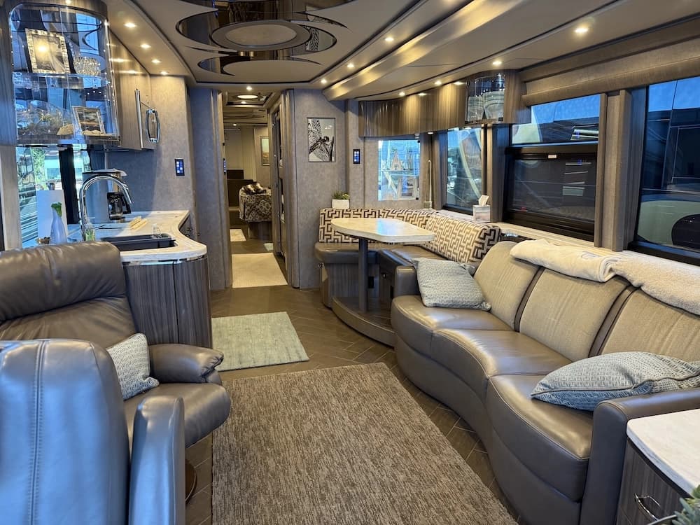 2018 Prevost Marathon X3 Motorcoach - Image 7