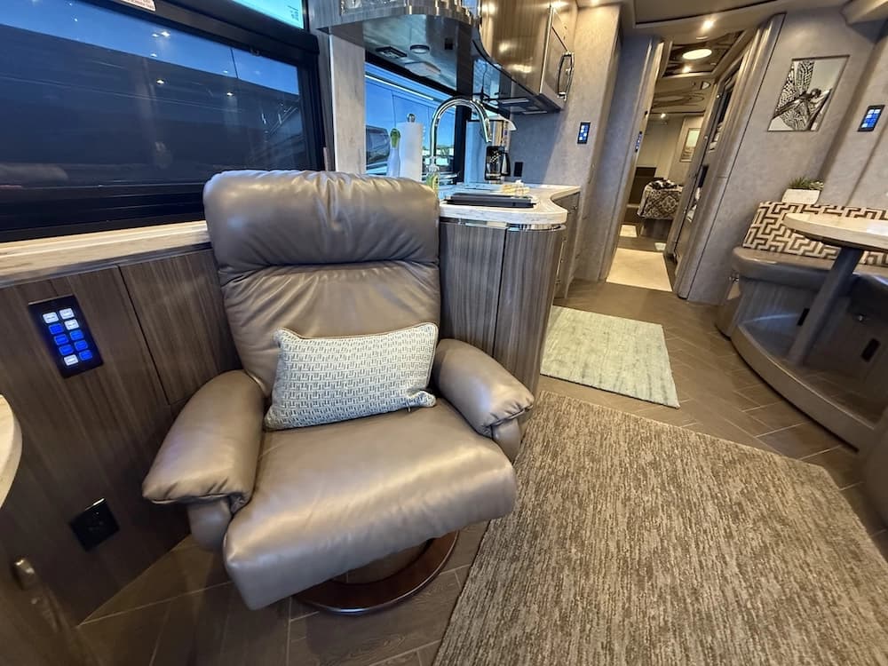 2018 Prevost Marathon X3 Motorcoach - Image 8