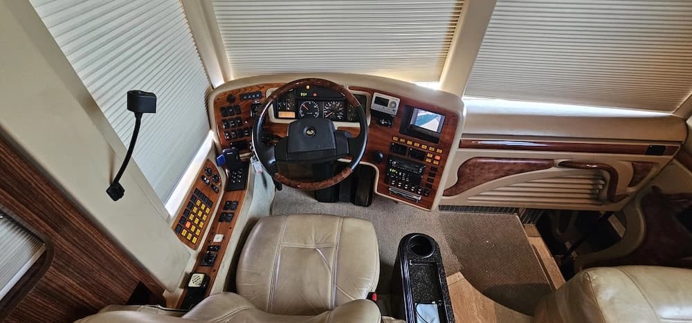 2005 Prevost Marathon XLII Motorcoach - Image 11