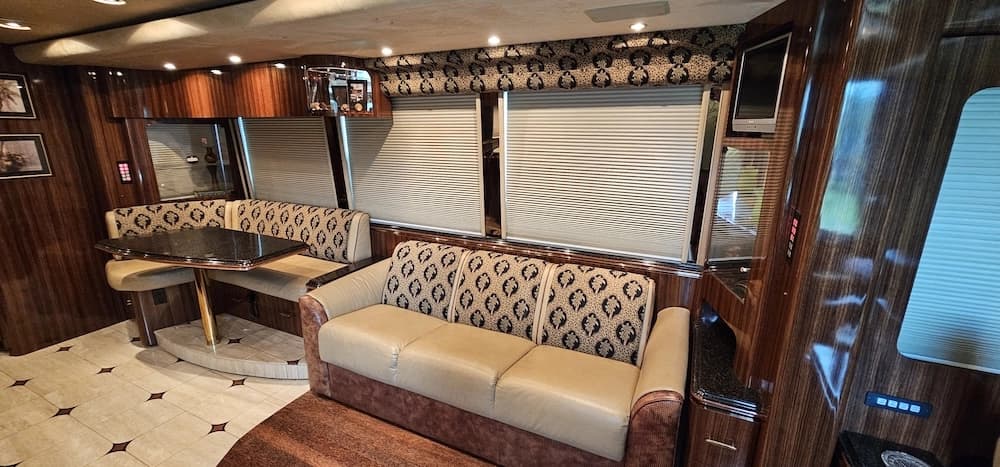 2005 Prevost Marathon XLII Motorcoach - Image 13