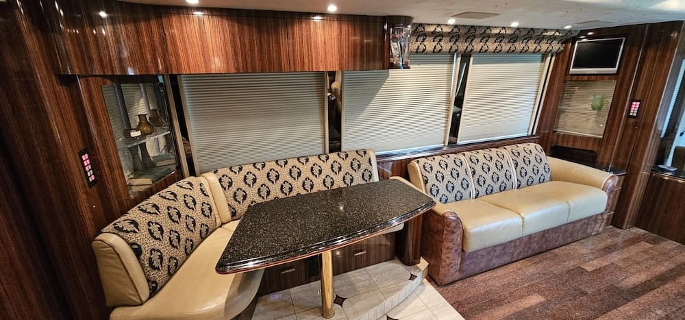 2005 Prevost Marathon XLII Motorcoach - Image 19